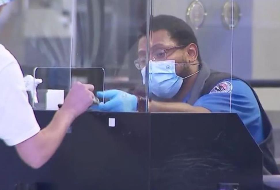 美国空运注意,洛杉矶机场发生群体性感染！超400确诊病例，航班被迫停飞