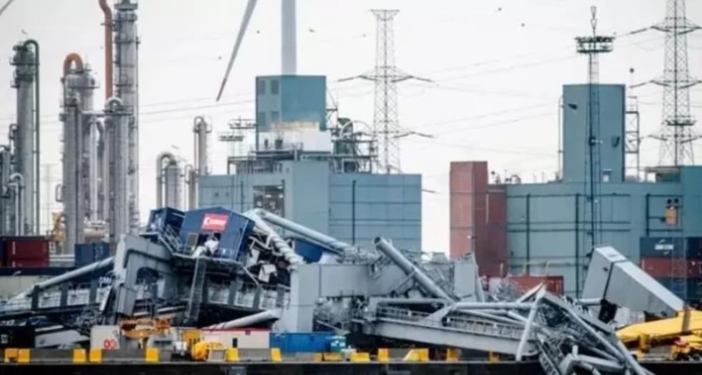 海运到安特卫普港注意！APL集装箱船撞码头撞塌岸吊,或将大面积船期延误！