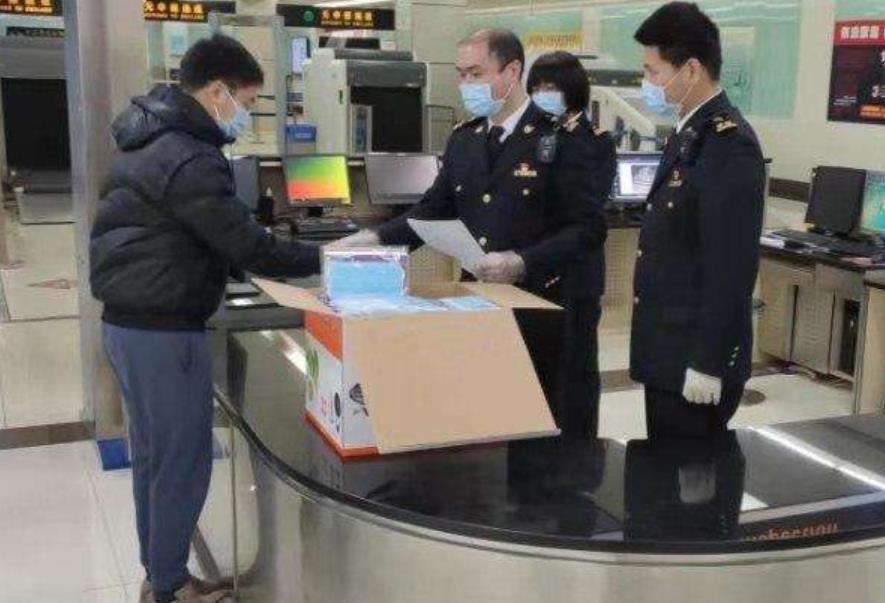 口罩等疫情防控物资进口免征关税,已征收的税款予以退还