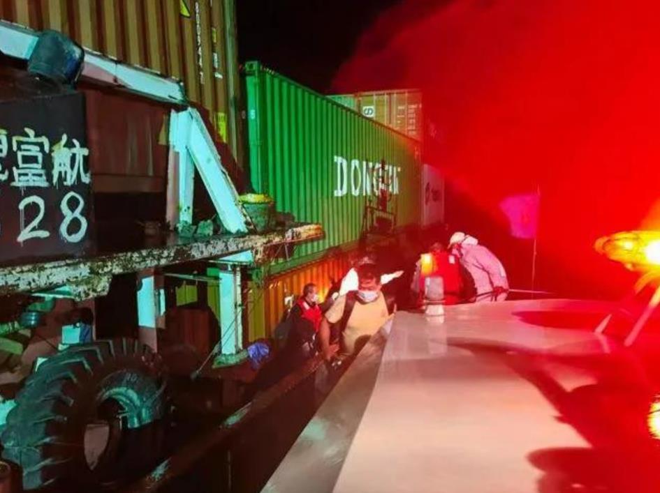 突发！货船在深圳水域沉没,70个集装箱漂浮海面